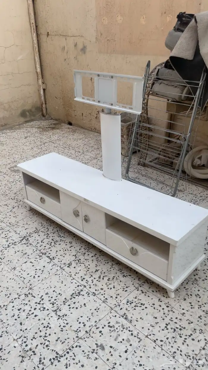 طاولة و ستاند شاشة 0