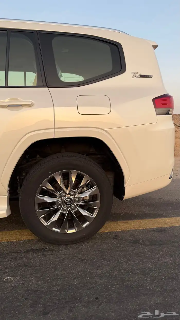 لاندكروزر 2022 GXR L3 بودي وكاله 14