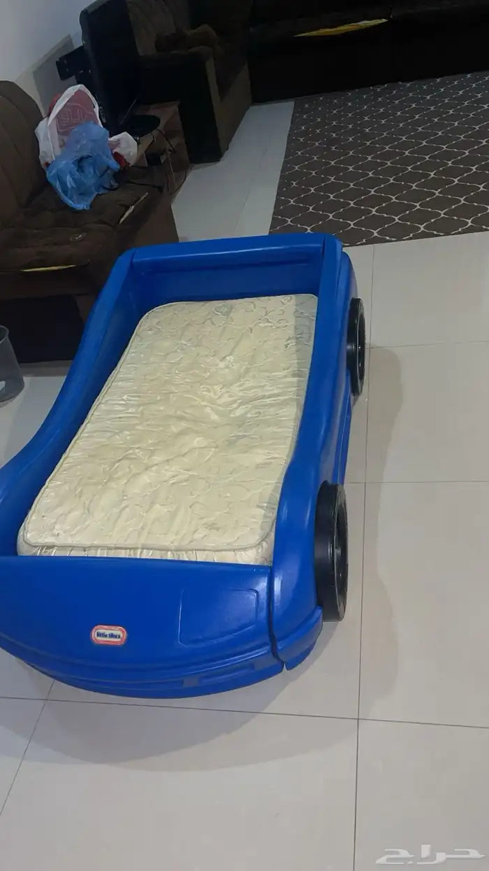 سرير اطفال على شكل سيارة 1