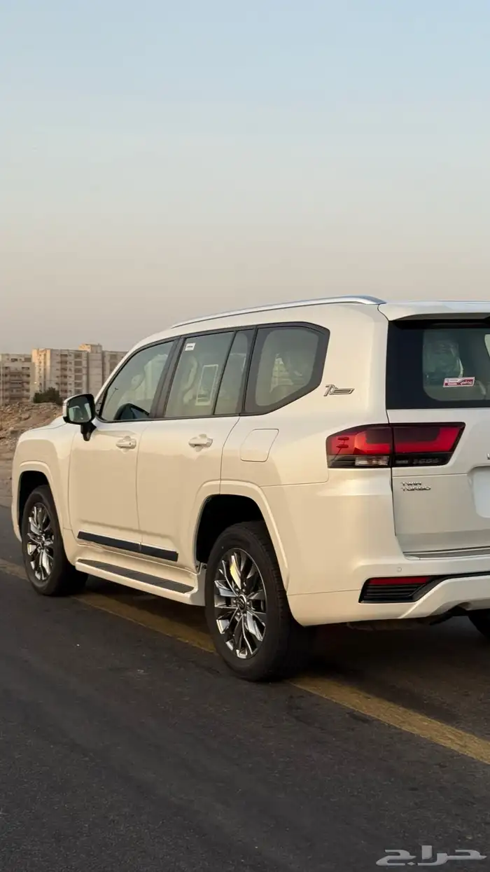 لاندكروزر 2022 GXR L3 بودي وكاله 17