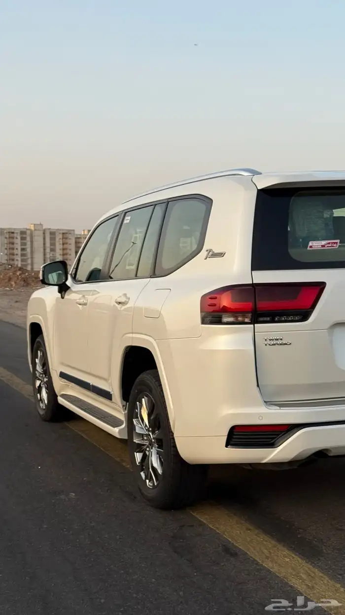 لاندكروزر 2022 GXR L3 بودي وكاله 4