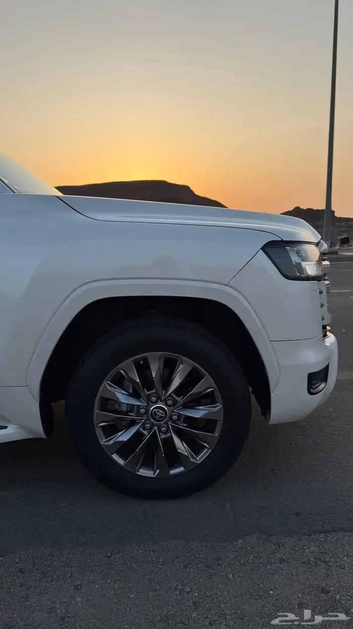 لاندكروزر 2022 GXR L3 بودي وكاله 11