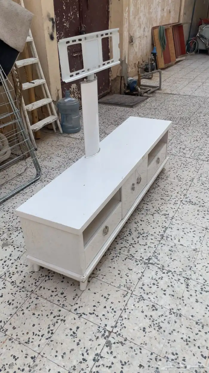 طاولة و ستاند شاشة 1