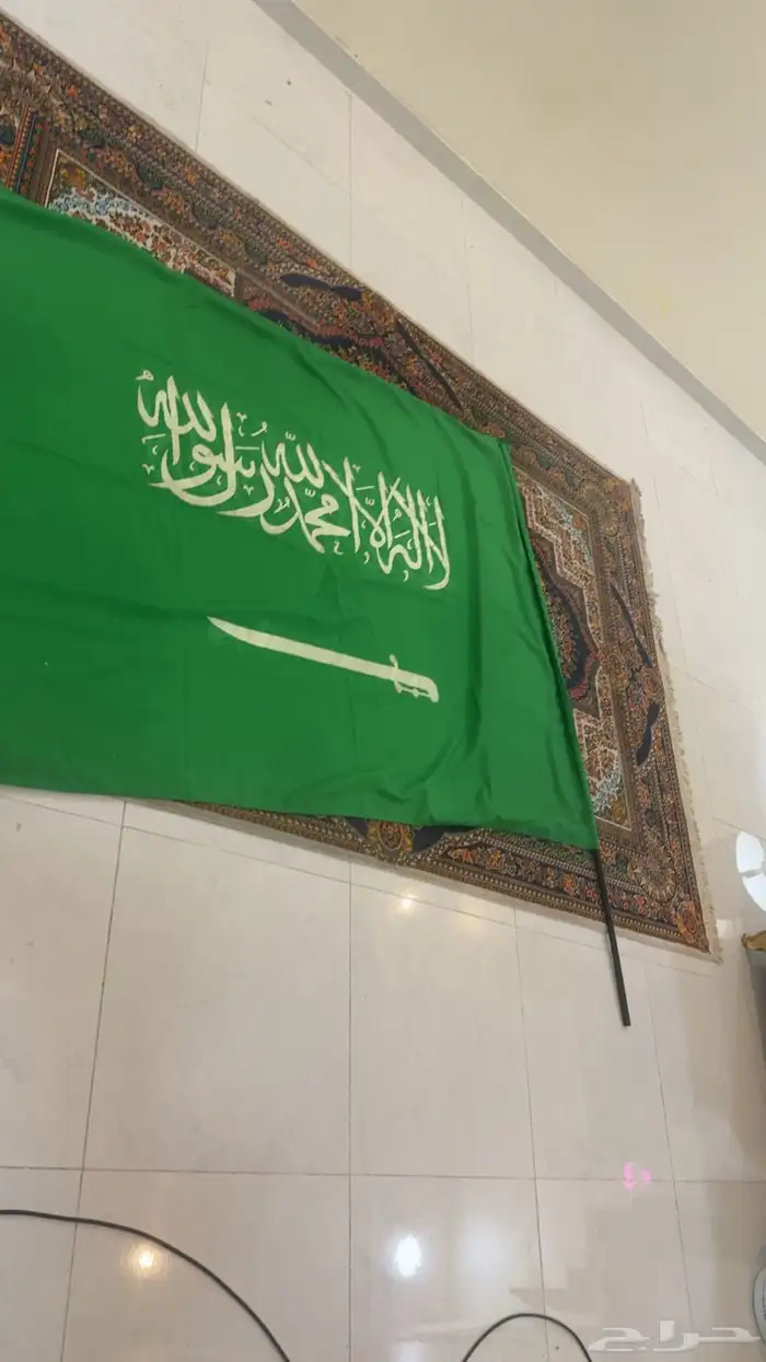 علم السعوديه كبير جدا  وينفع بكبوت السياره ولا تعليقه 0