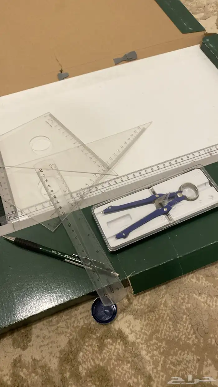 لوحه رسم فني وهندسي 0