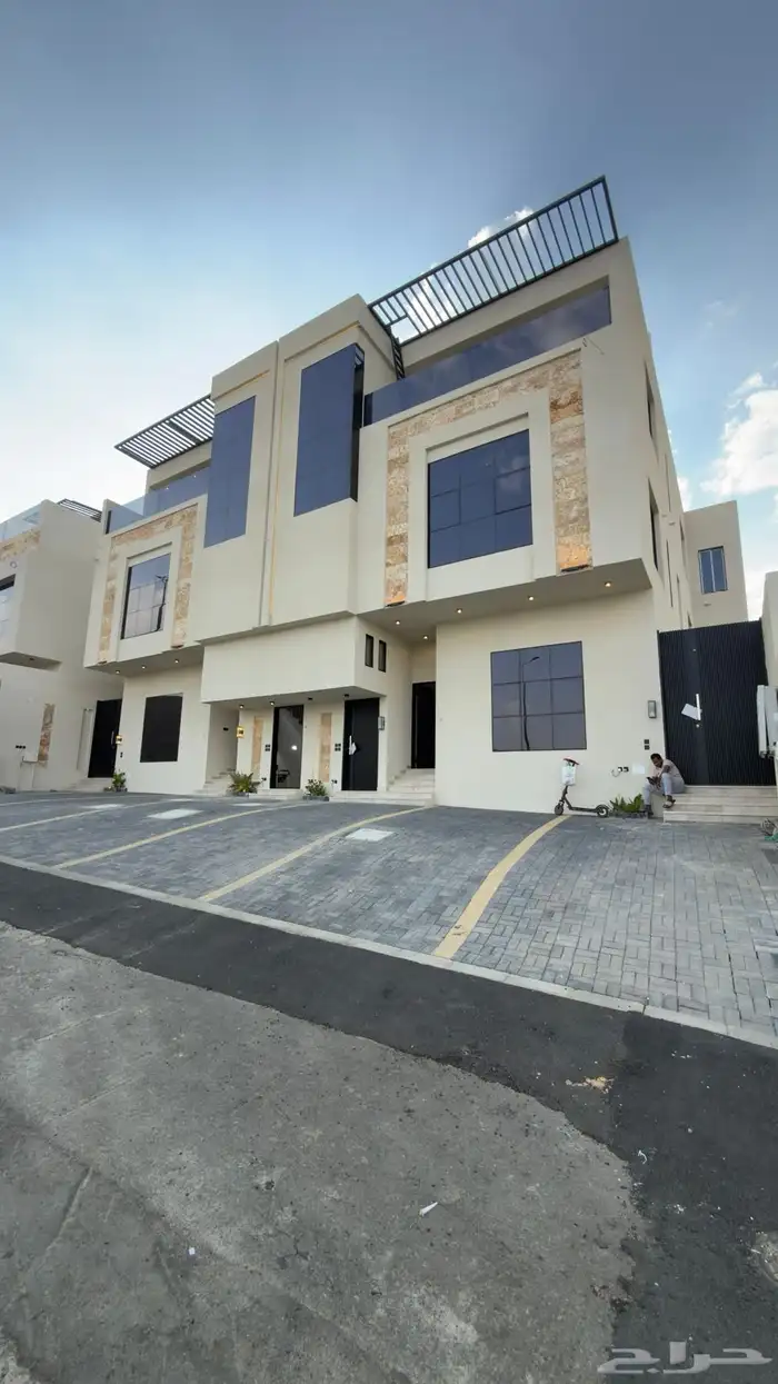 للبيع شقق سكنيه فاخرة طريق المدينه العسكريه بخميس مشيط 0