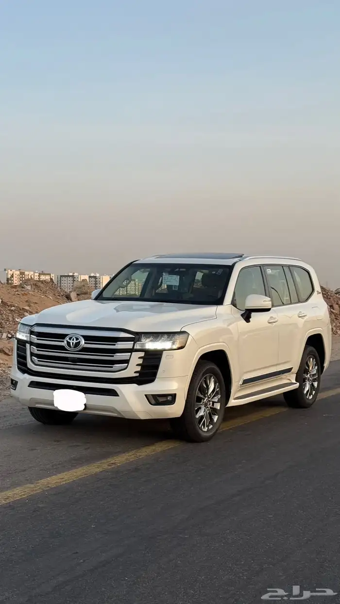 لاندكروزر 2022 GXR L3 بودي وكاله 6