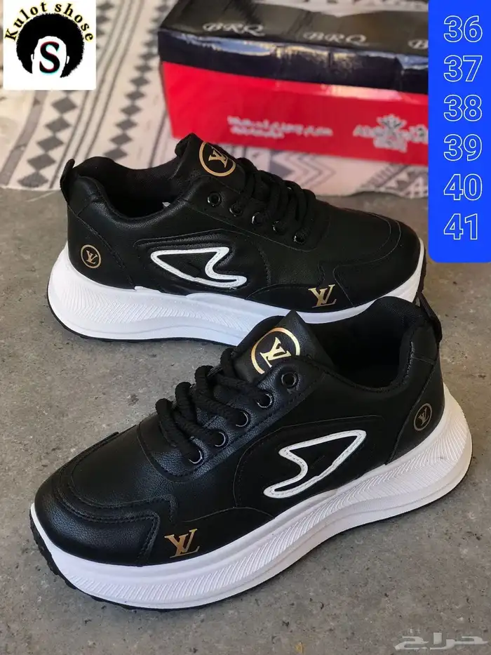شوزات نسائيه ماركات عده 32