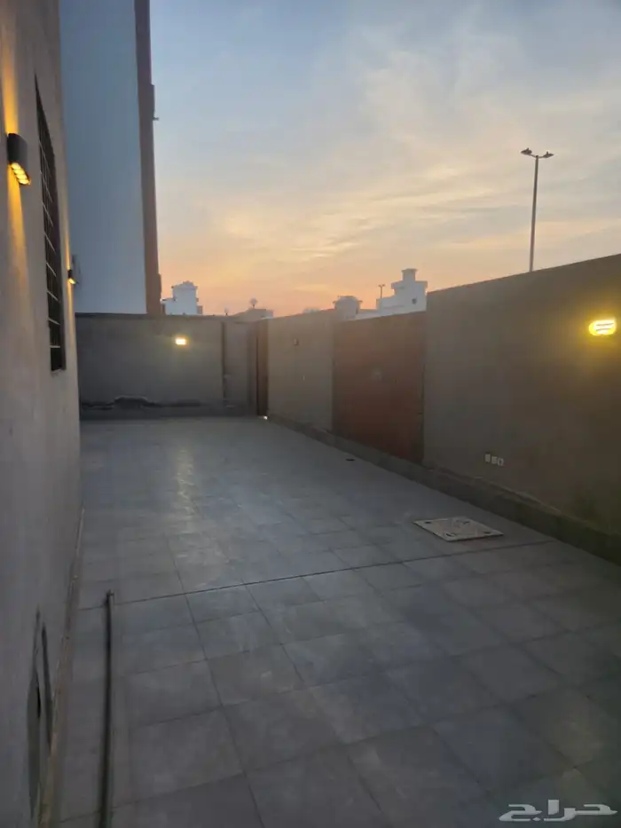 فيلا 900 م حي الصالحيه نظام شقق 3 ادوار 3