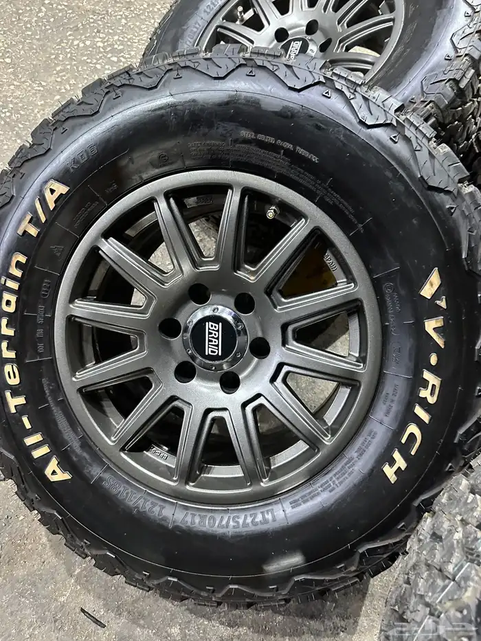 كفرات حجري مع جنوط برايد مقاس 17 فتك وافجي بزرعهاء 5