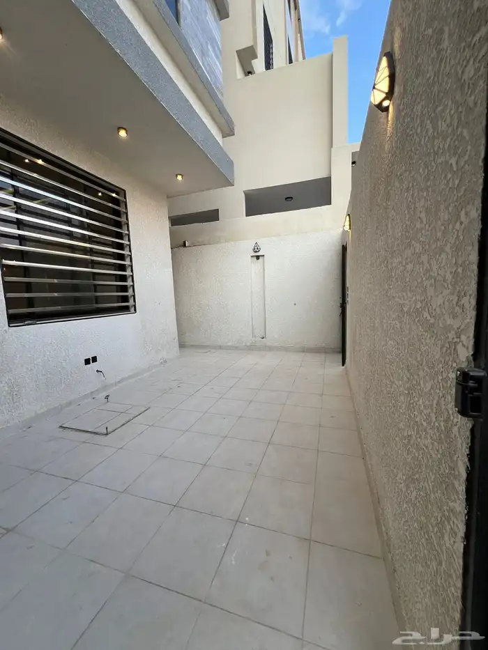 شقة دور ارضي للبيع ابها حي الروابي 5