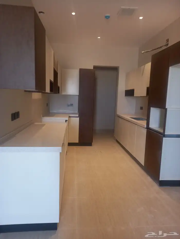 شقه للايجار في حي الرمال 6