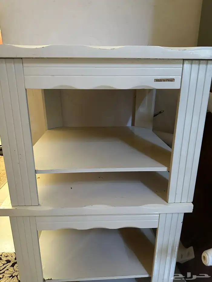 للبيع مكيفين و راوتر وطاولات 3