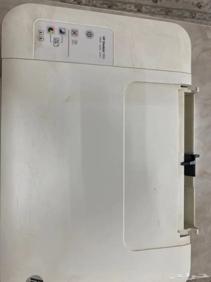 طابعة hp مستخدمه استخدام نظيف و طاولة 1