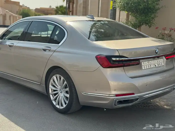 بي ام 730 2020 3