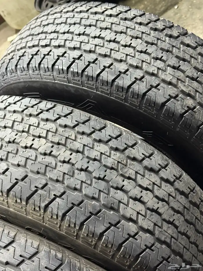 أربع كفرات دعسة برجستون شبه الجديد مقاس 16-70-275 15