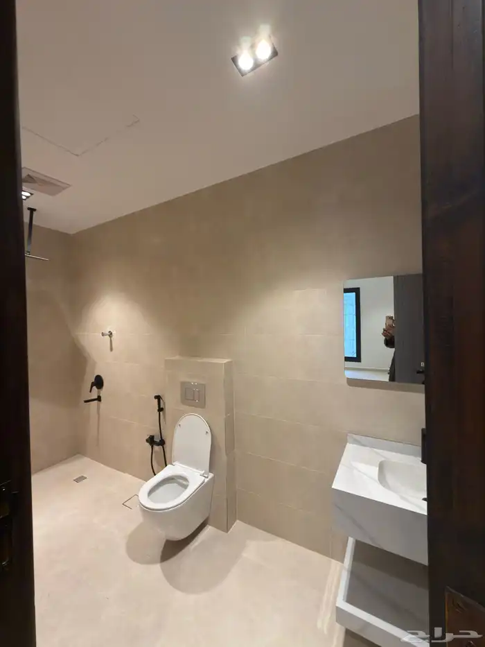 للبيع شقق سكنيه فاخرة طريق المدينه العسكريه بخميس مشيط 21