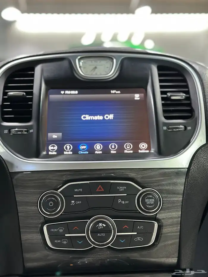 كرايزلر C300 اسود 2019 LTD لدى معرض(عبيد الرشيدي) 35