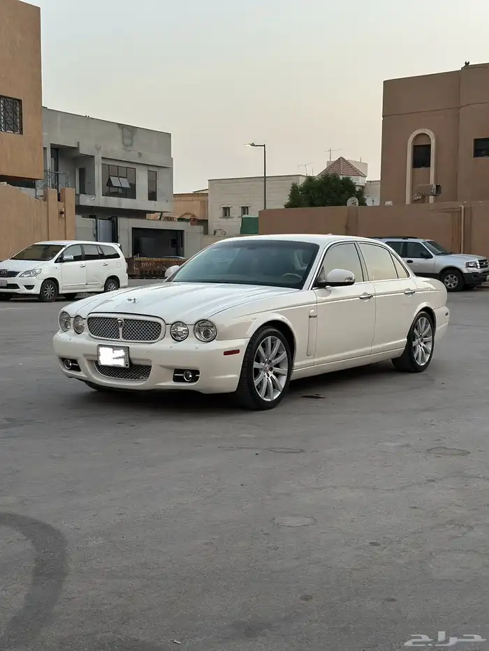 جاكوار XJ6 2008 1