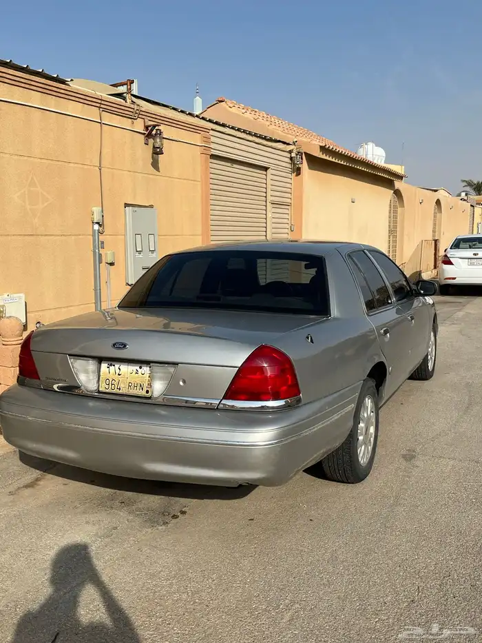 فورد فيكتوريا للبيع موديل 2005 2