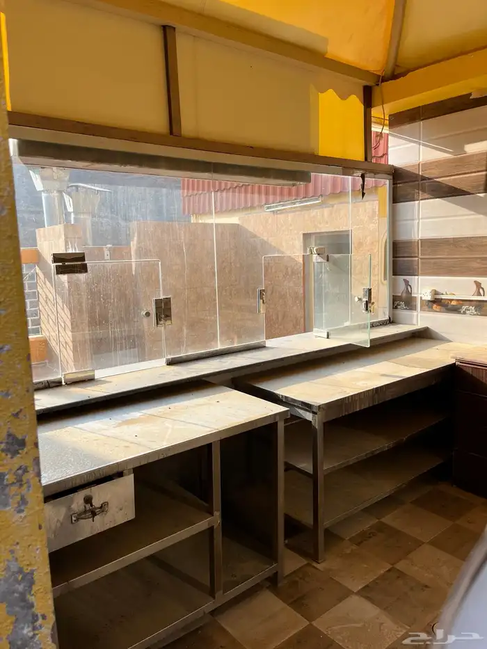 فرصه استثماريه مطعم في موقع ممتاز للإيجار 15