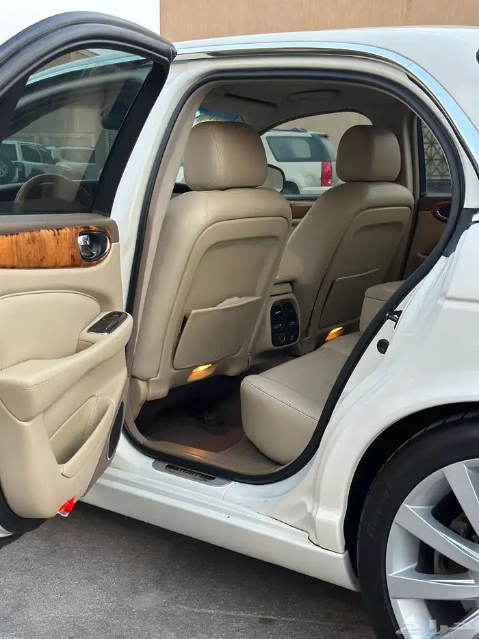 جاكوار XJ6 2008 7