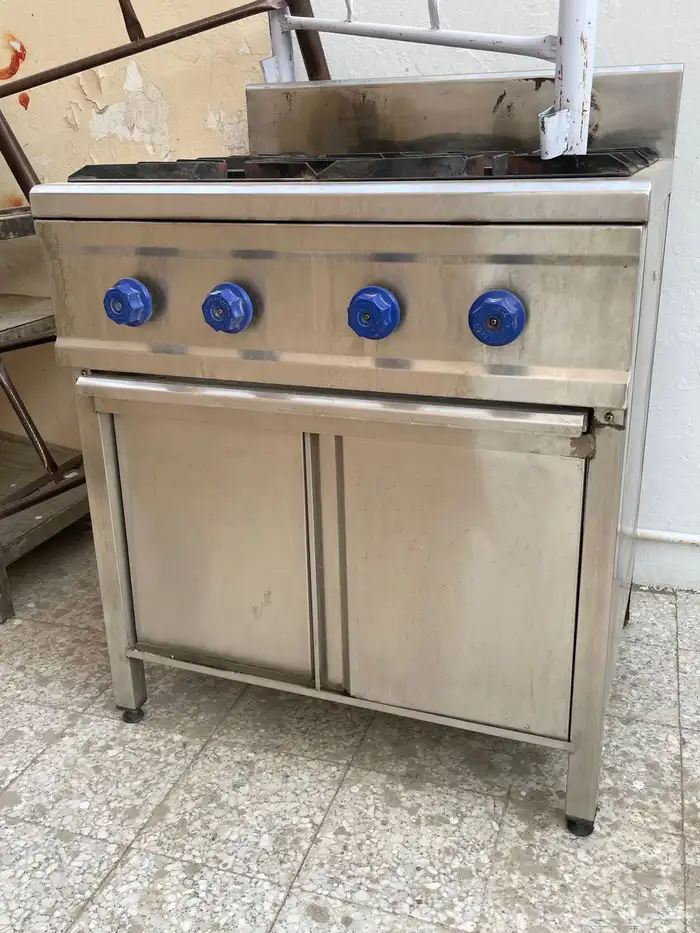 طاولات وأحواض ستيل وشواية شاورما وأفران 17