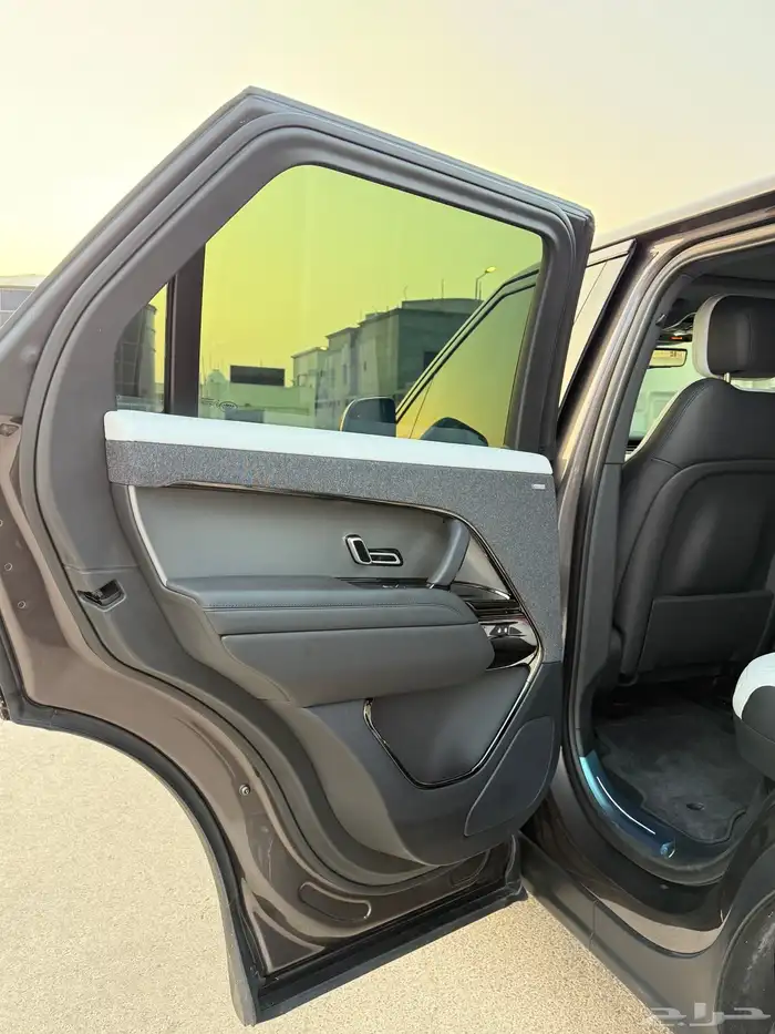 رنج روفر سبورت HSE 2025 15