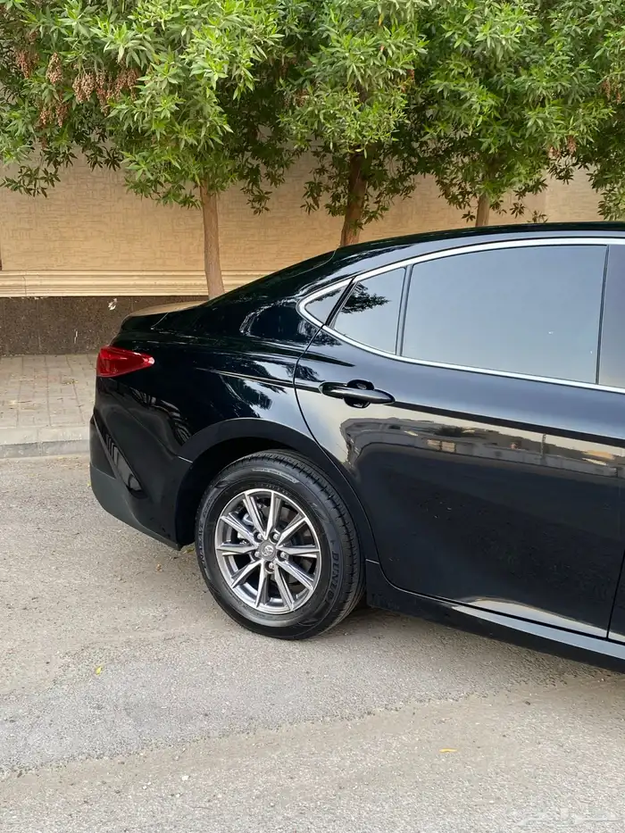 كامري اسود 2025 فئة E جديدة 5