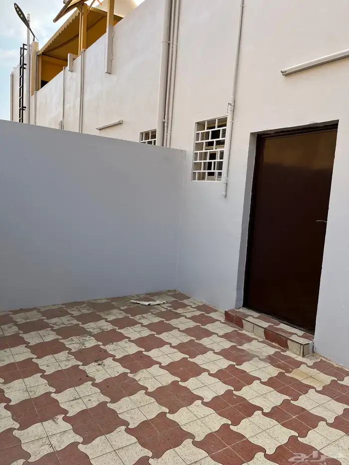 فرصه استثماريه مطعم في موقع ممتاز للإيجار 8