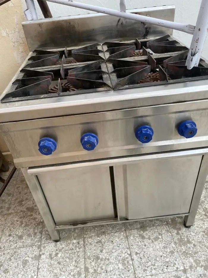 طاولات وأحواض ستيل وشواية شاورما وأفران 18