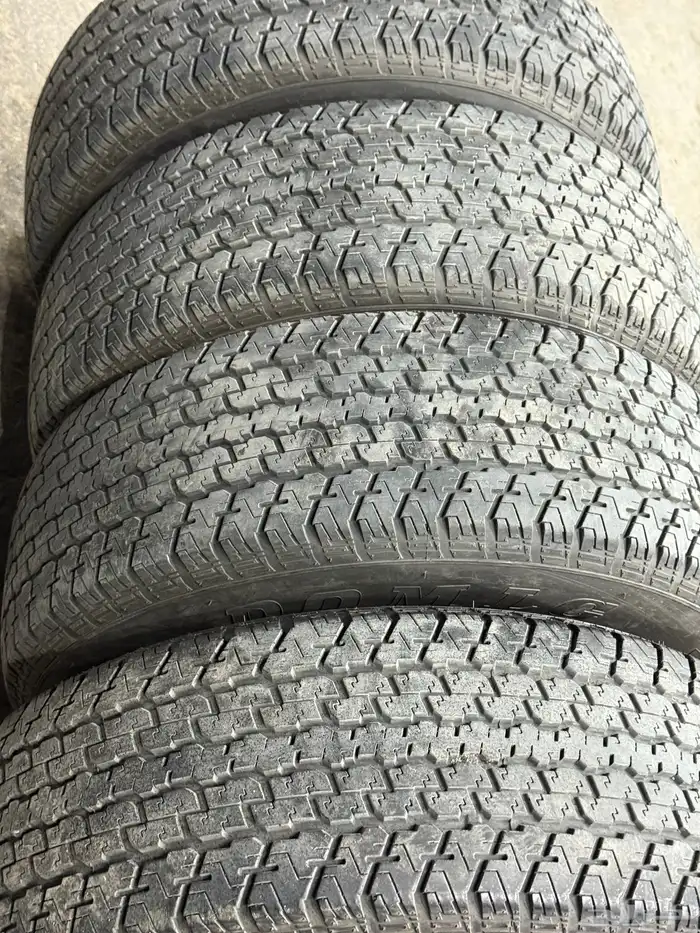 أربع كفرات دعسة برجستون شبه الجديد مقاس 16-70-275 10