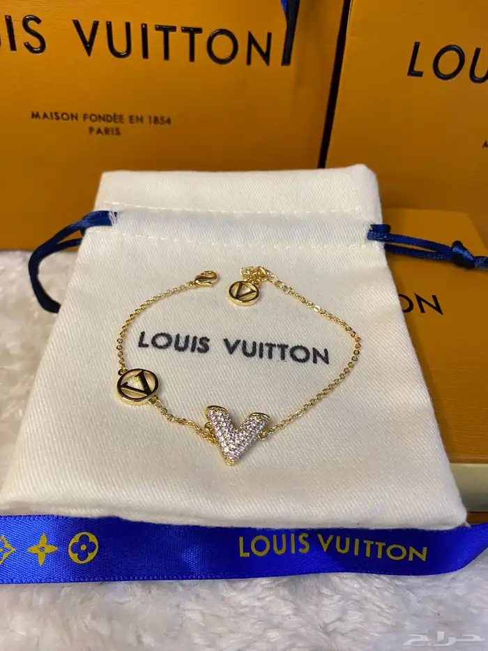سلاسل واساور لويس فيتون مع الملحقات كواليتي 14