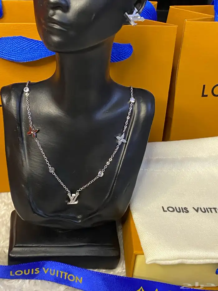 سلاسل واساور لويس فيتون مع الملحقات كواليتي 9