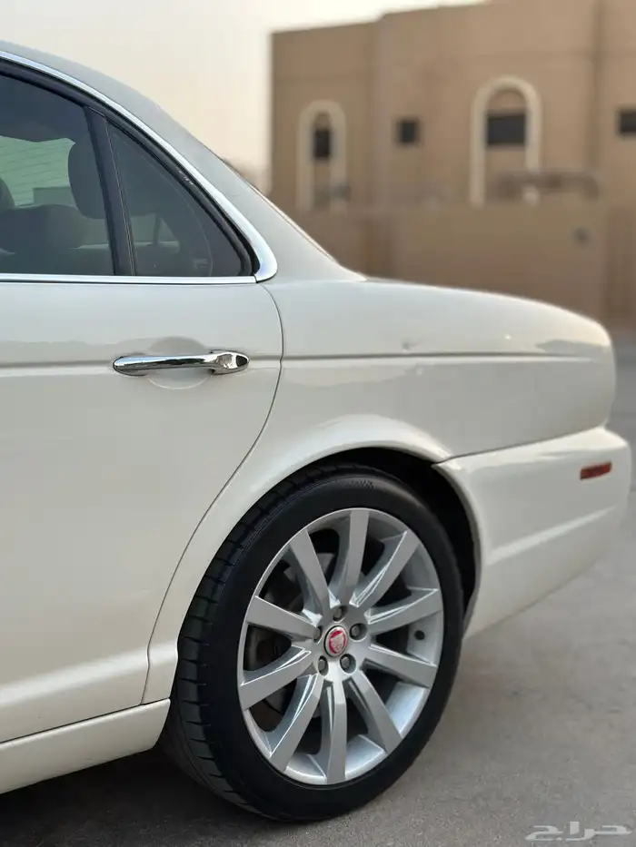جاكوار XJ6 2008 10