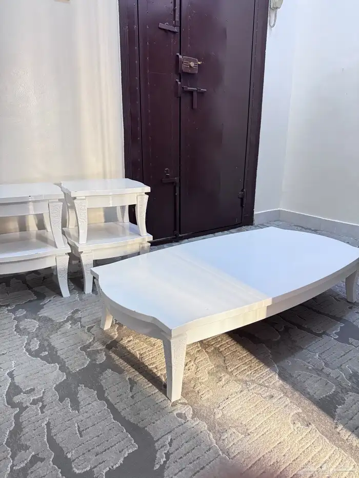 طاوله ارضيه مع 4 خدمات 1