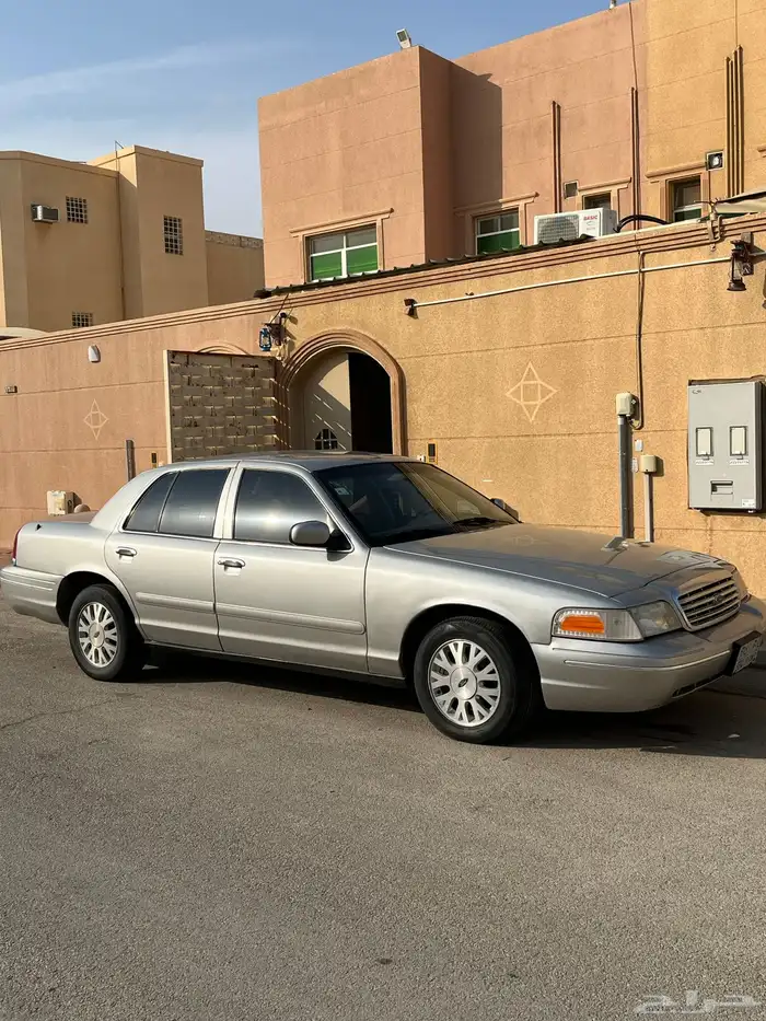 فورد فيكتوريا للبيع موديل 2005 1