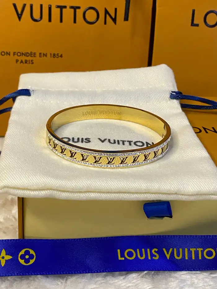 سلاسل واساور لويس فيتون مع الملحقات كواليتي 33