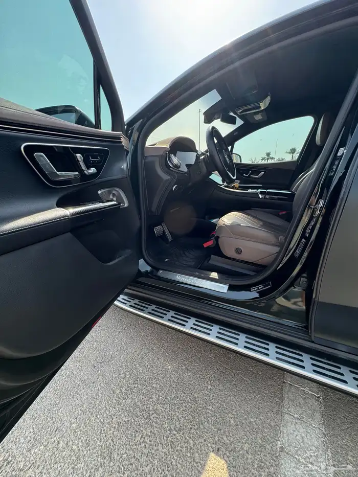 Mercedes EQE 2023 low mileage 9