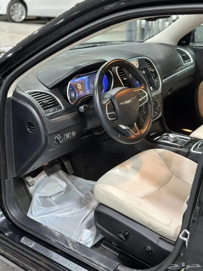 كرايزلر C300 اسود 2019 LTD لدى معرض(عبيد الرشيدي) 20