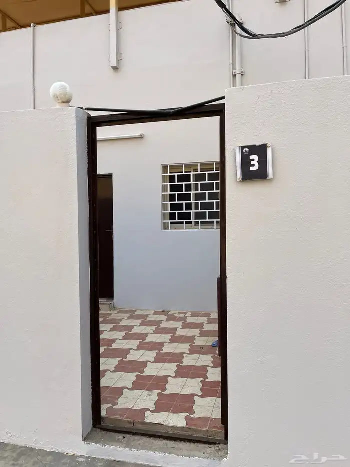 فرصه استثماريه مطعم في موقع ممتاز للإيجار 7