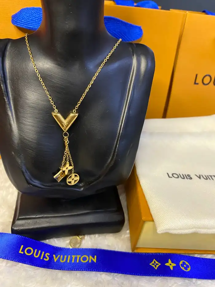 سلاسل واساور لويس فيتون مع الملحقات كواليتي 8