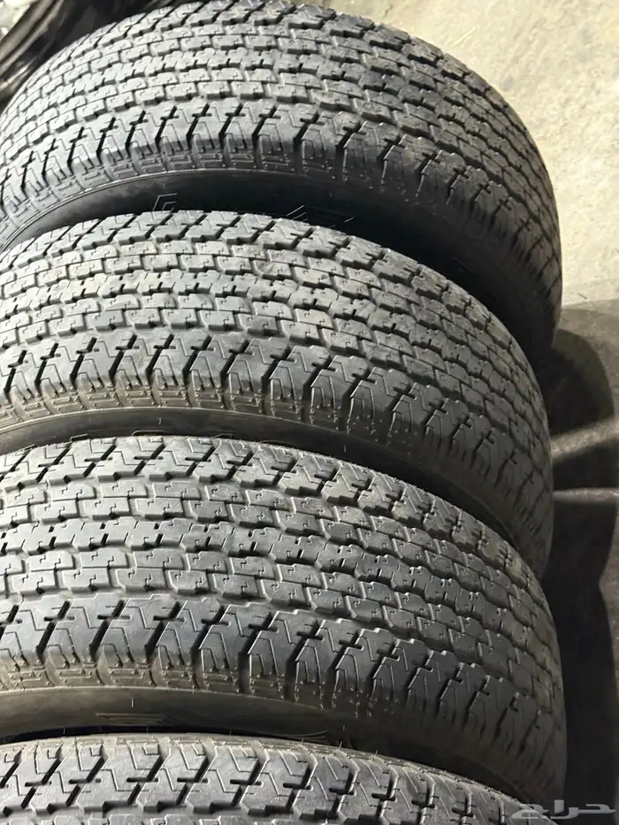 أربع كفرات دعسة برجستون شبه الجديد مقاس 16-70-275 17