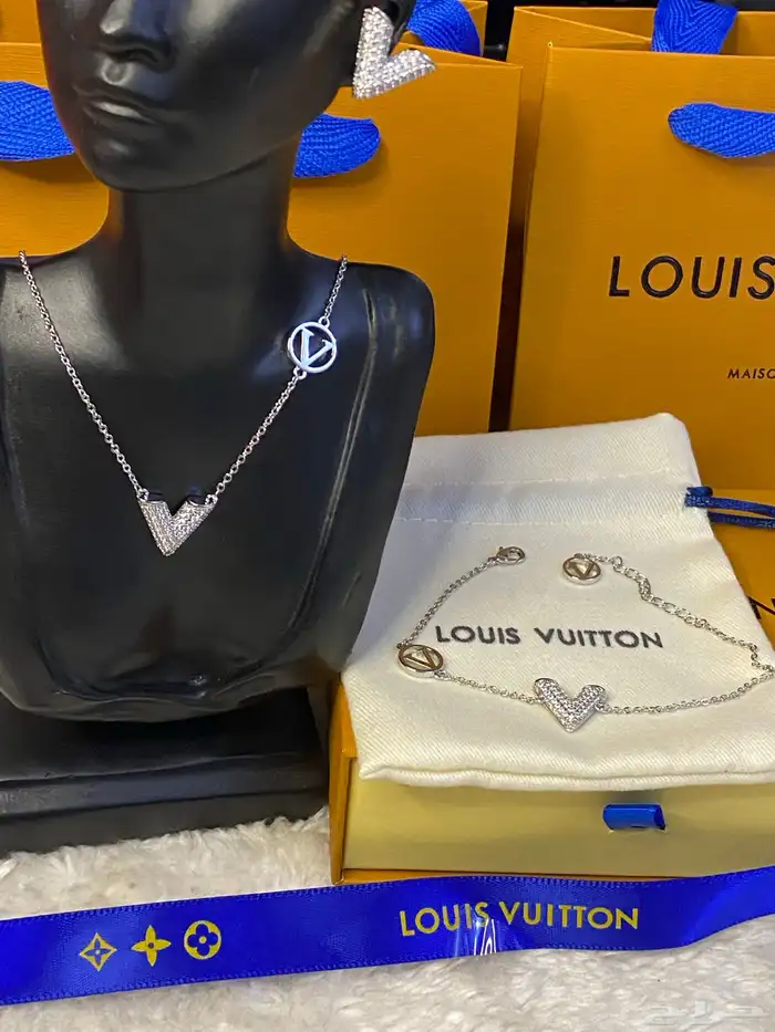 سلاسل واساور لويس فيتون مع الملحقات كواليتي 13
