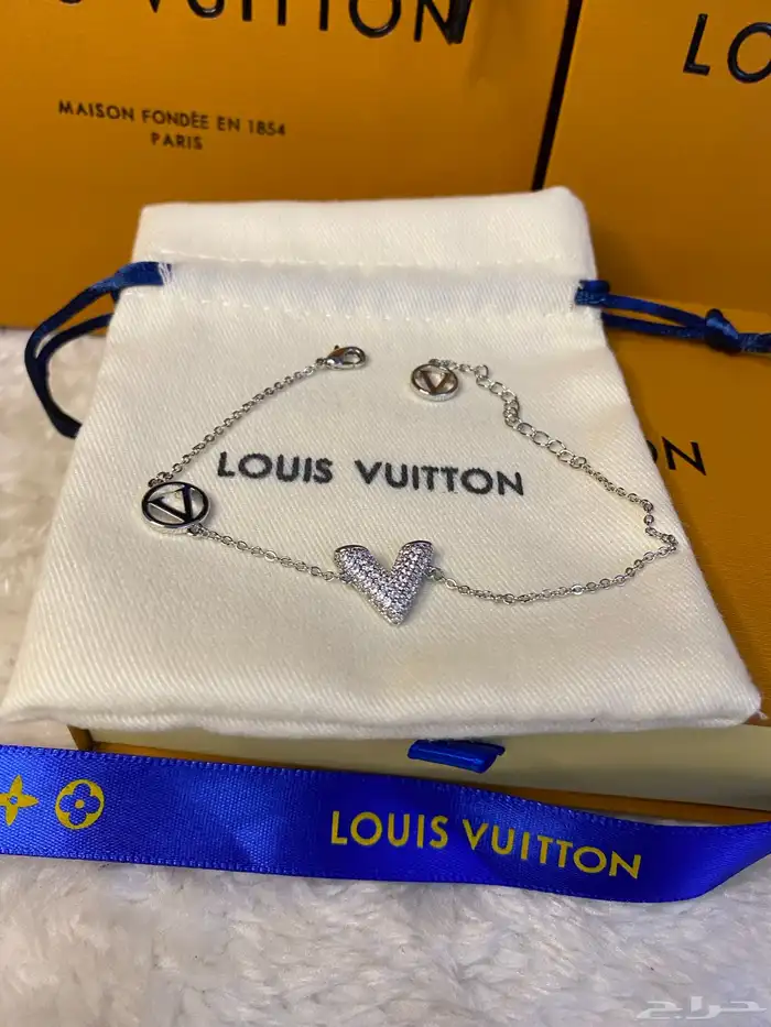 سلاسل واساور لويس فيتون مع الملحقات كواليتي 15