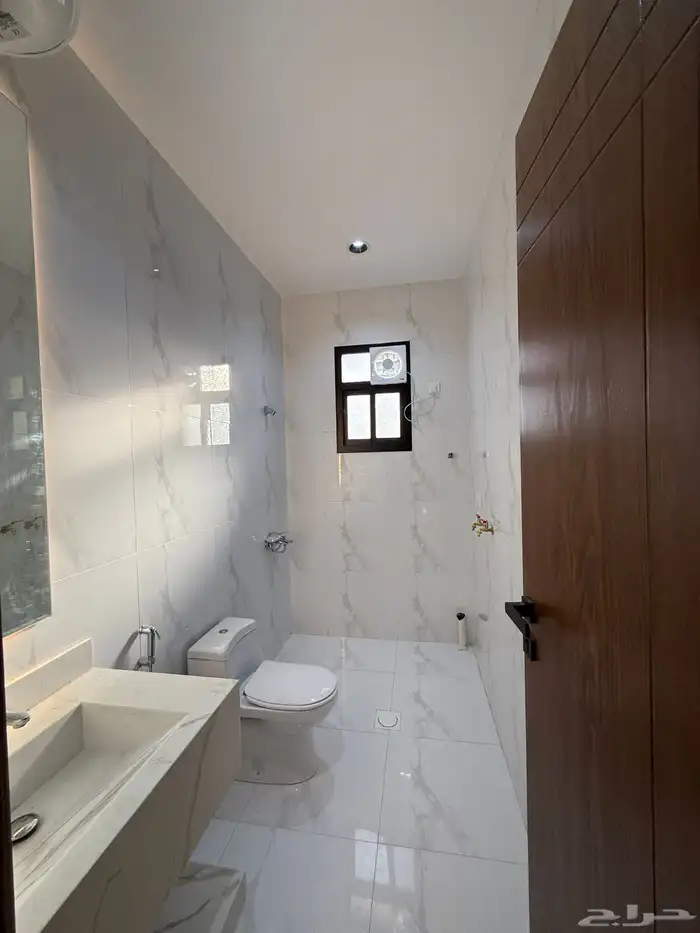 للبيع دور ارضي بحوش شمال الخميس بمدخل مستقل 550 الف 23