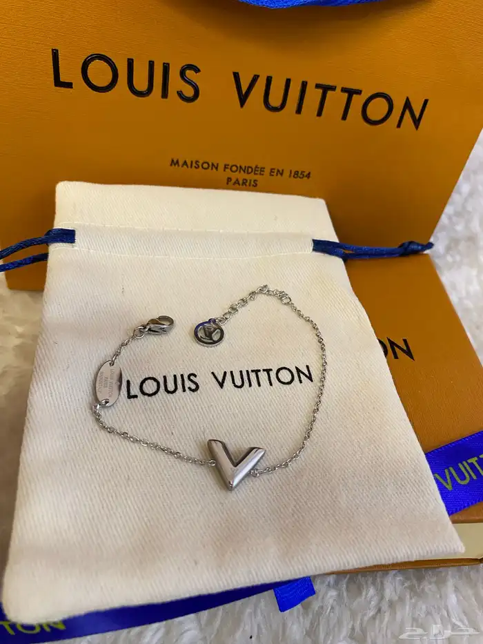 سلاسل واساور لويس فيتون مع الملحقات كواليتي 25