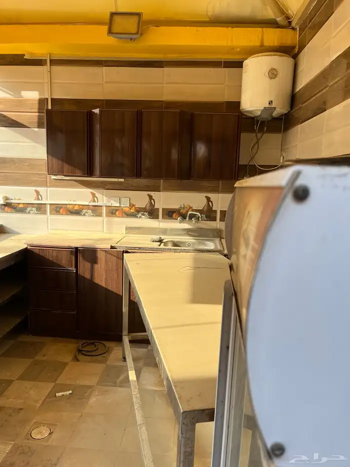 فرصه استثماريه مطعم في موقع ممتاز للإيجار 16