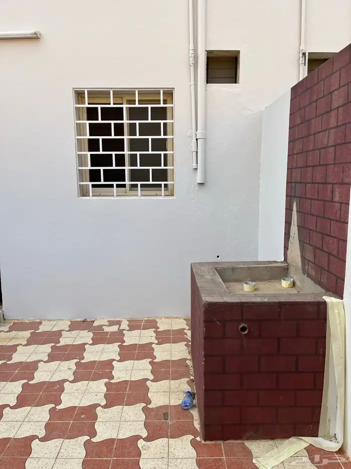 فرصه استثماريه مطعم في موقع ممتاز للإيجار 9