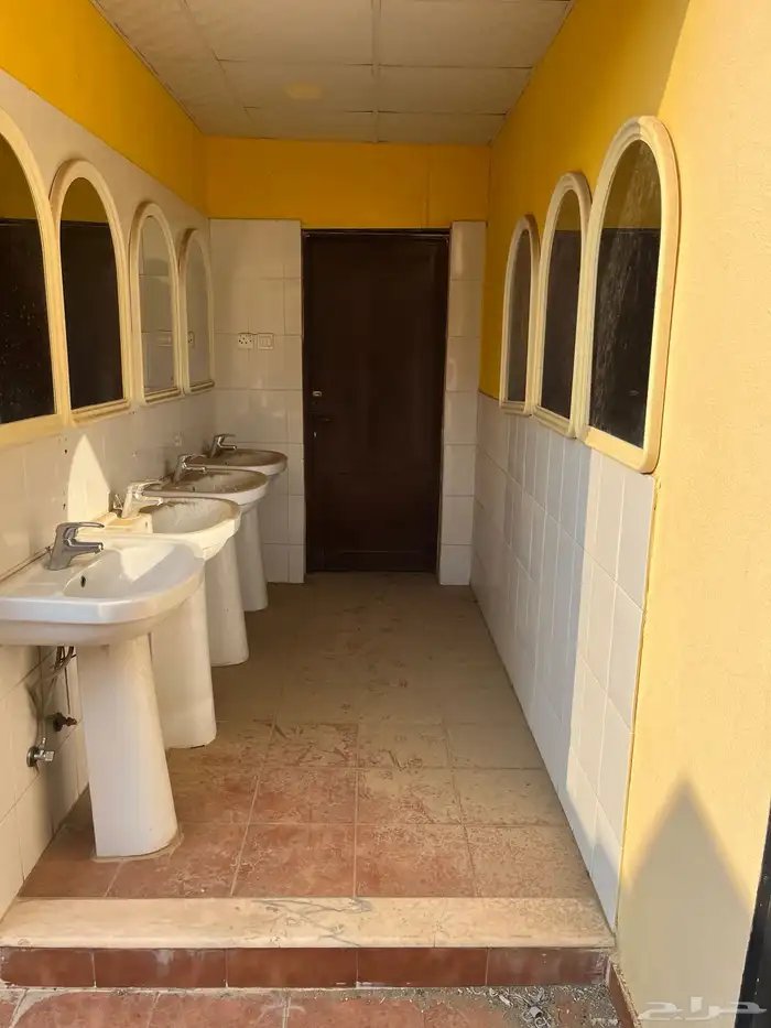 فرصه استثماريه مطعم في موقع ممتاز للإيجار 24